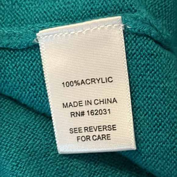 🌹NWT:TINT & SHADOW PEARL BUTTON SWEATER - Picture 8 of 8